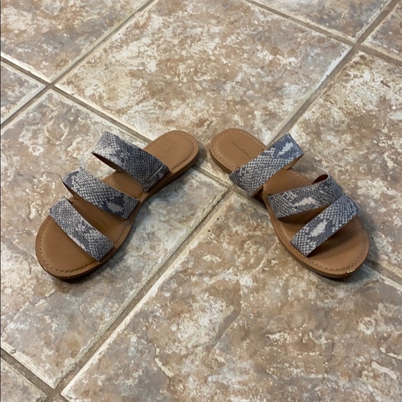Universal Thread Slide-On Sandals - Picture 4 of 4